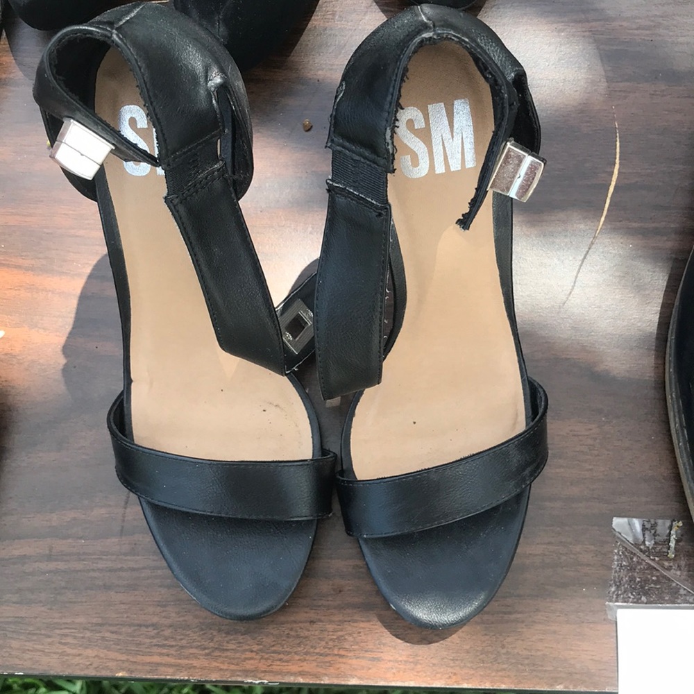 Ankle strap heeled sandals